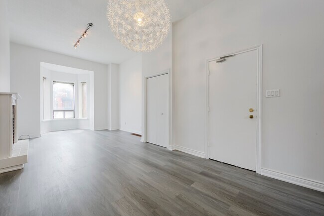 Photo du bâtiment - 204 Gerrard St E