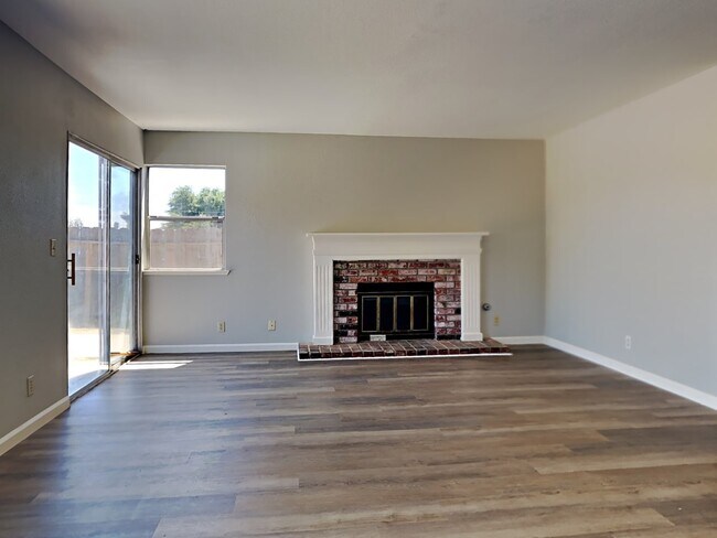 Building Photo - 836 San Remo St