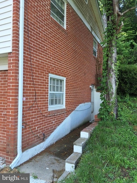 Building Photo - 10003 Mike Rd