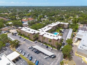 Building Photo - 2525 W Bay Dr
