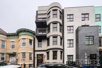 Building Photo - Penthouse 2BR/2BA with Private Roof Deck, ...