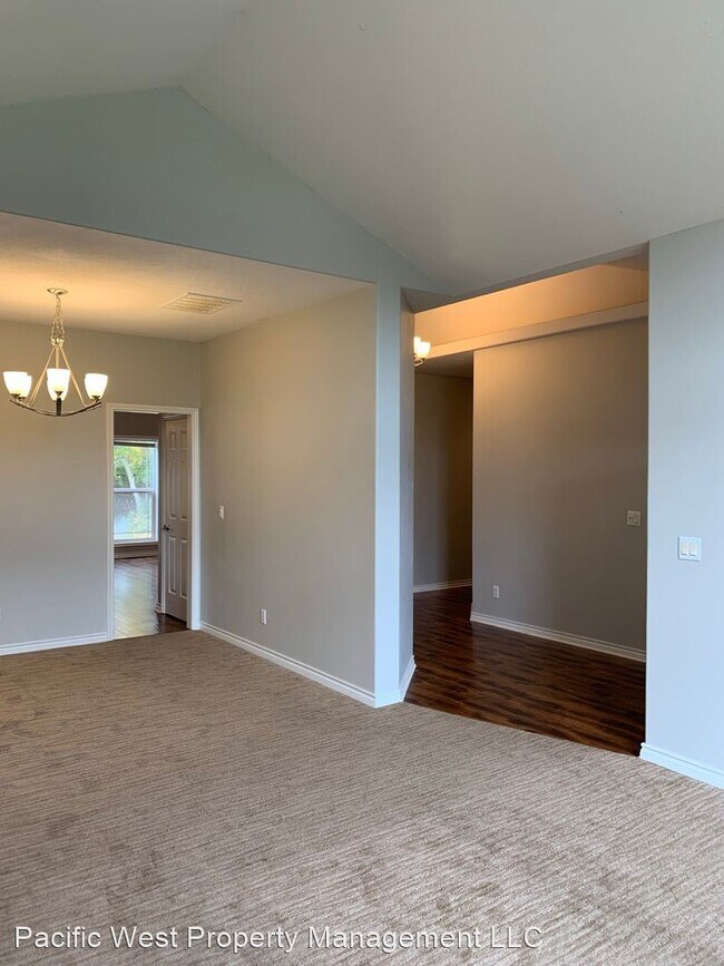 Foto del edificio - 3 br, 2 bath House - 783 Lakefair Circle N