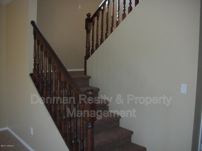 Building Photo - 5725 S 32nd Ln