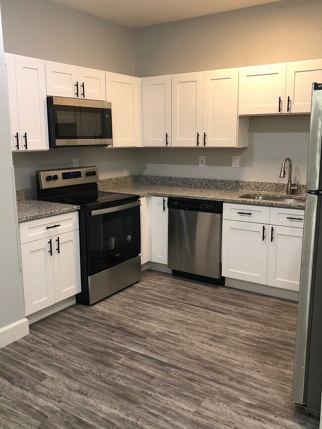 Building Photo - 7548 Oak Chase