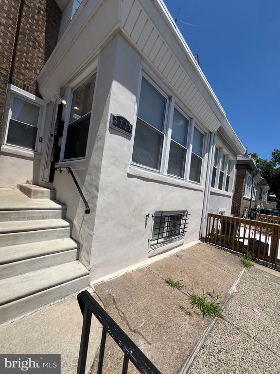 Building Photo - 6713 Guyer Ave