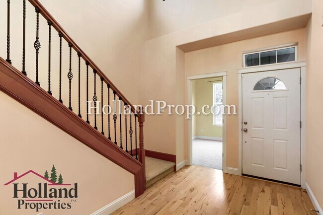 Building Photo - Must See, Beautiful 4 bedroom home in Hillsboro
