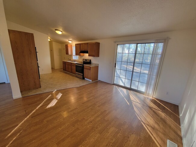 Building Photo - 3 Bedroom 2 Bath Manufactured Home in the ...