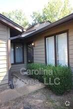 Building Photo - 324 Skylark Cir