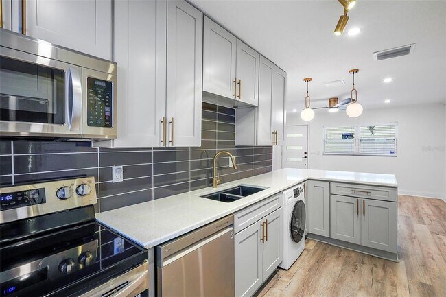 Foto del edificio - 779 12th Ave N