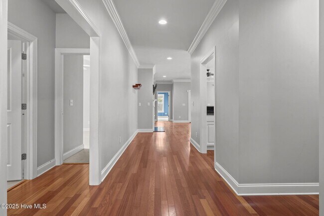 Foto del edificio - 227 Silver Creek Loop
