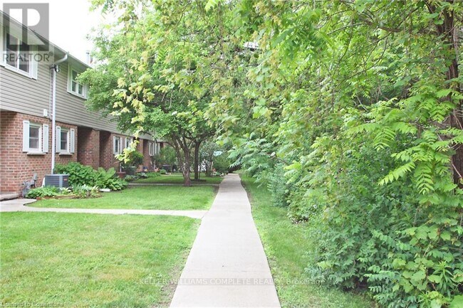 Building Photo - 410-410 Pioneer Dr