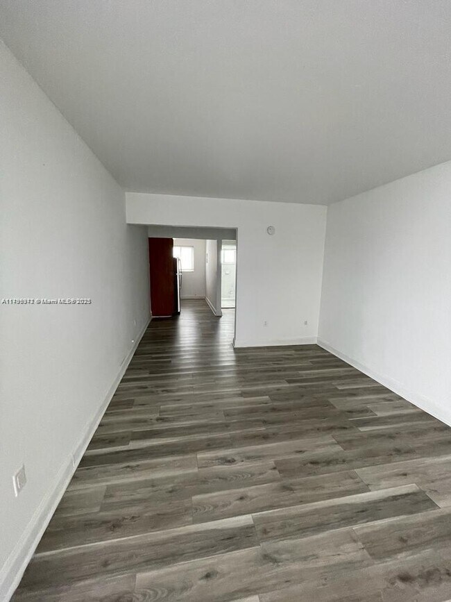 Foto del edificio - 7330 Harding Ave