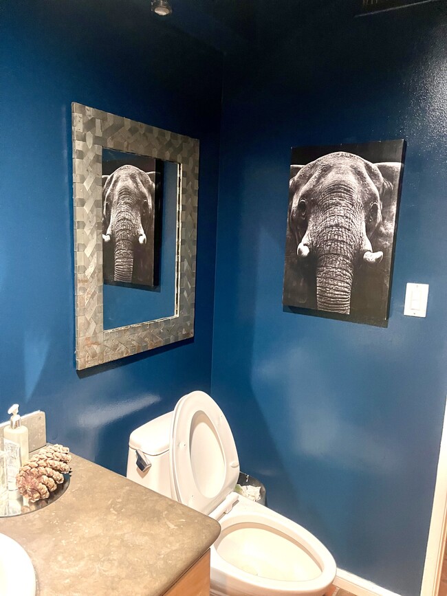 Building Photo - 2366 Nichols Canyon Rd