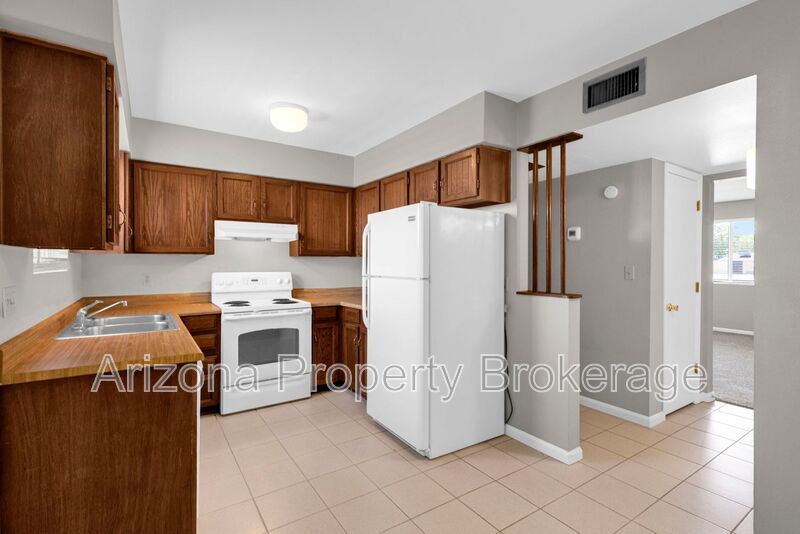 Primary Photo - 3934 E Piccadilly Rd