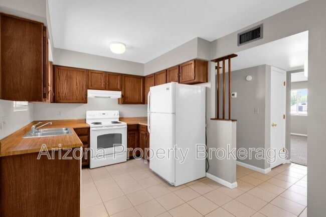 Photo - 3934 E Piccadilly Rd Townhome