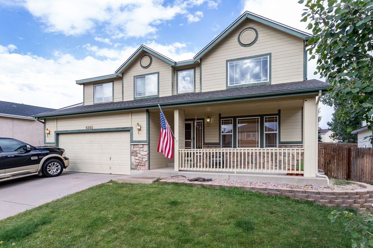 Primary Photo - Spacious 5-Bedroom Home with Large Backyar...