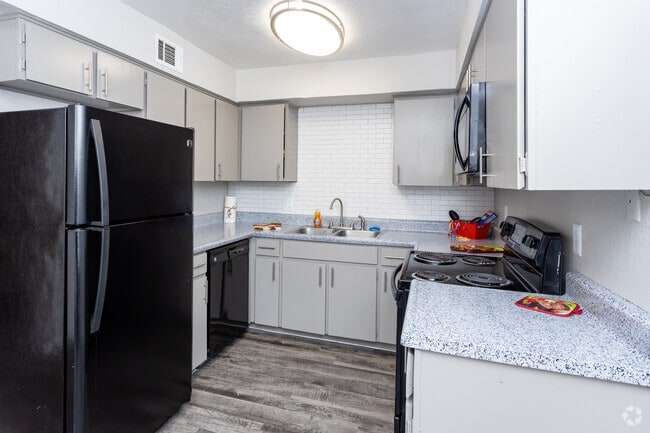 2BR,1.5BA-1100SF - Northridge Villas