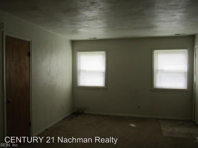 Foto del edificio - 2 br, 1 bath Apartment - 129 A Hansen Avenue