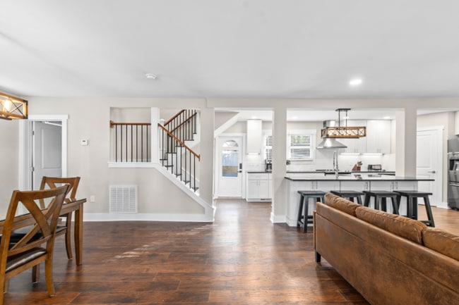 Photo - 405 Pine Ave House