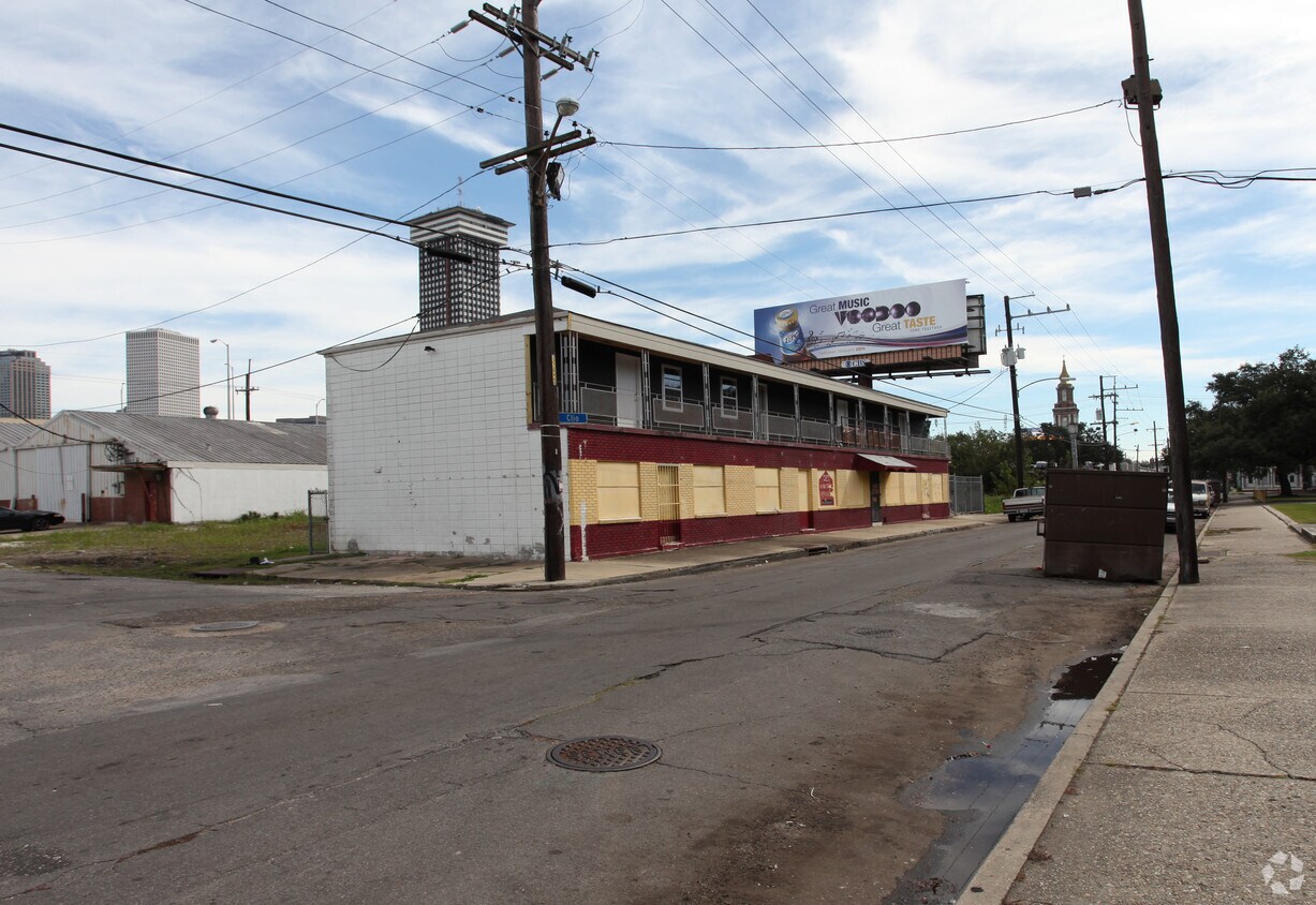 Primary Photo - 2133 Clio St