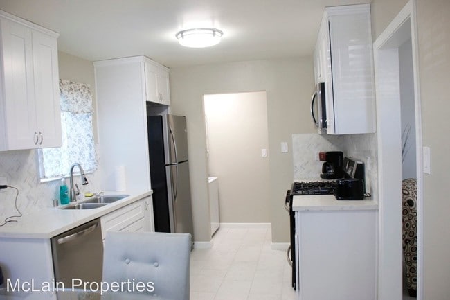 Building Photo - 517 S Tremont St