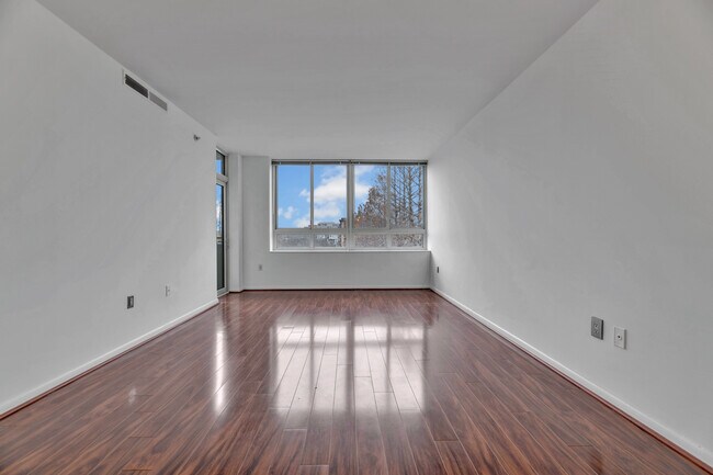 Foto del edificio - 355 I St SW