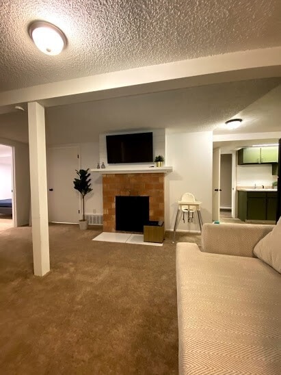 Building Photo - 6032 Lakeside Dr