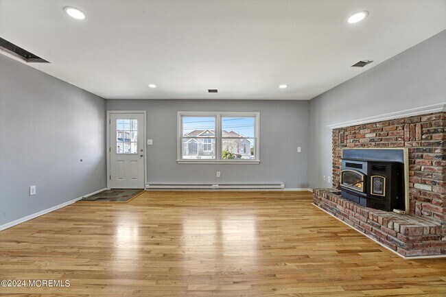Building Photo - 1210 Plover Ct
