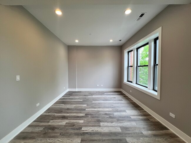Building Photo - 2053 W Iowa St