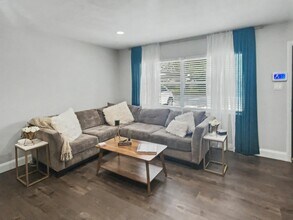 Building Photo - 1204 E Lambright St