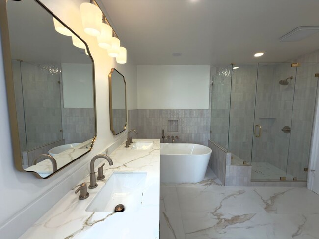 Building Photo - 378 S La Jolla Ave