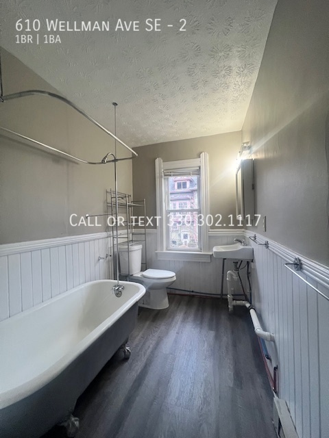 Building Photo - One bedroom upper level apartment for rent...