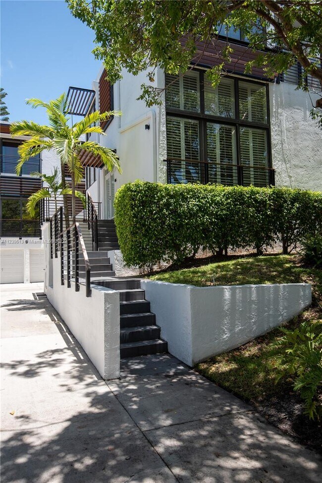 Building Photo - 115 E Enid Dr
