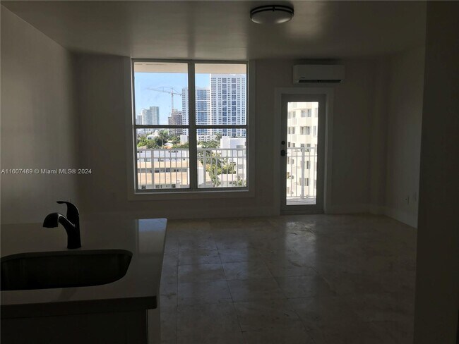 Building Photo - 1300 Lincoln Rd