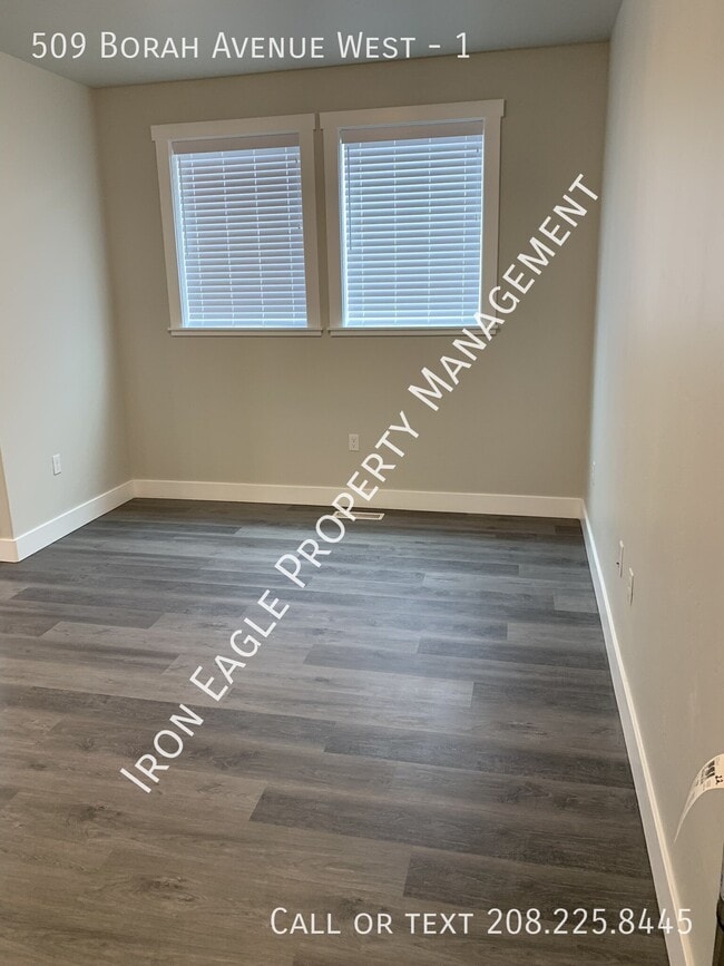 Building Photo - 509 Borah Ave W