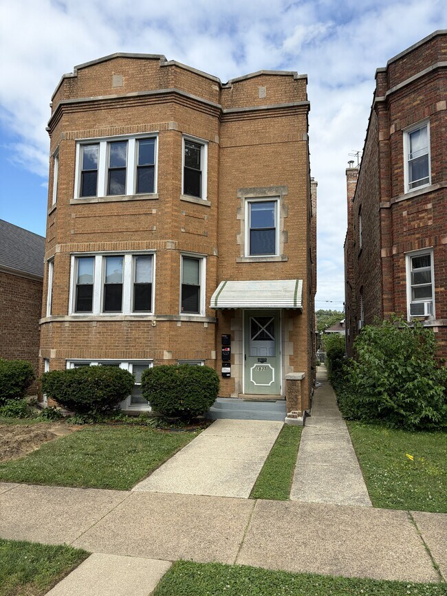 Building Photo - 1835 Home Ave