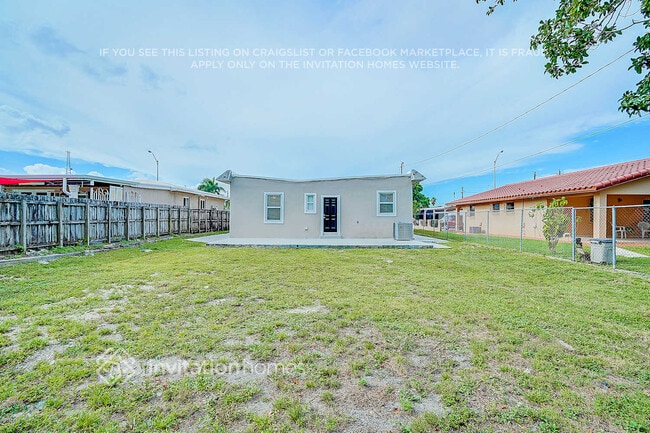 Building Photo - 318 W 17th St