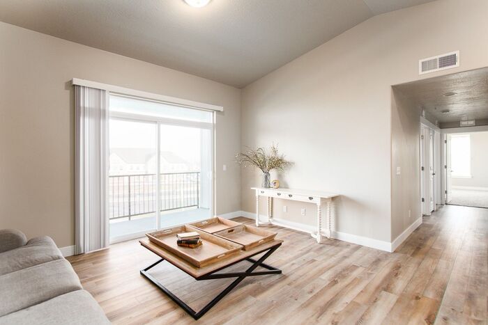 Primary Photo - Beautiful Condo in Springville
