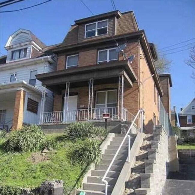 Building Photo - 437 Winton St