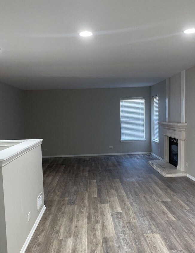 Foto del edificio - AVAILABLE NOW! - 1536 Bethel Avenue, Huntl...