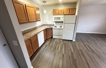 Building Photo - 550 Lowell Ave