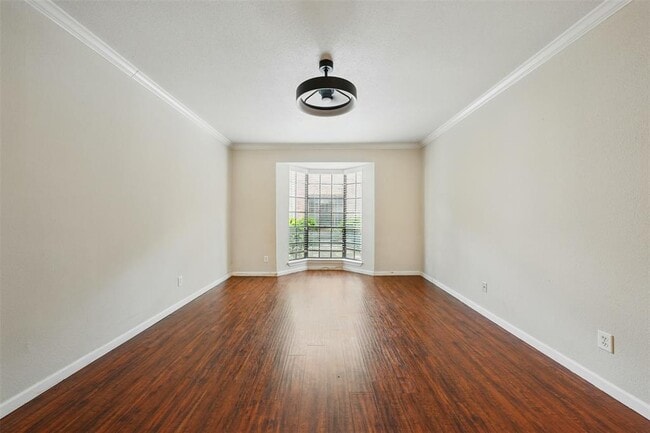 Building Photo - 2255 Braeswood Park Dr