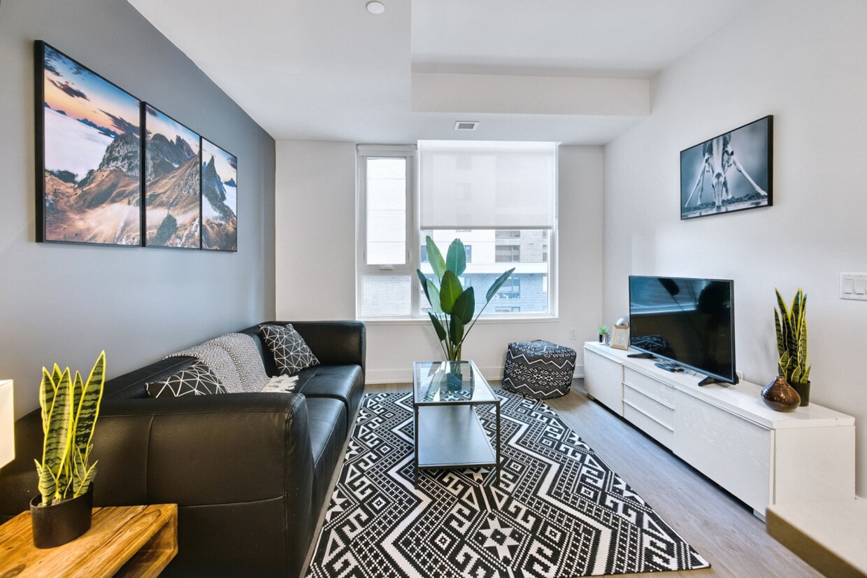 Photo principale - 90 Champagne Ave S