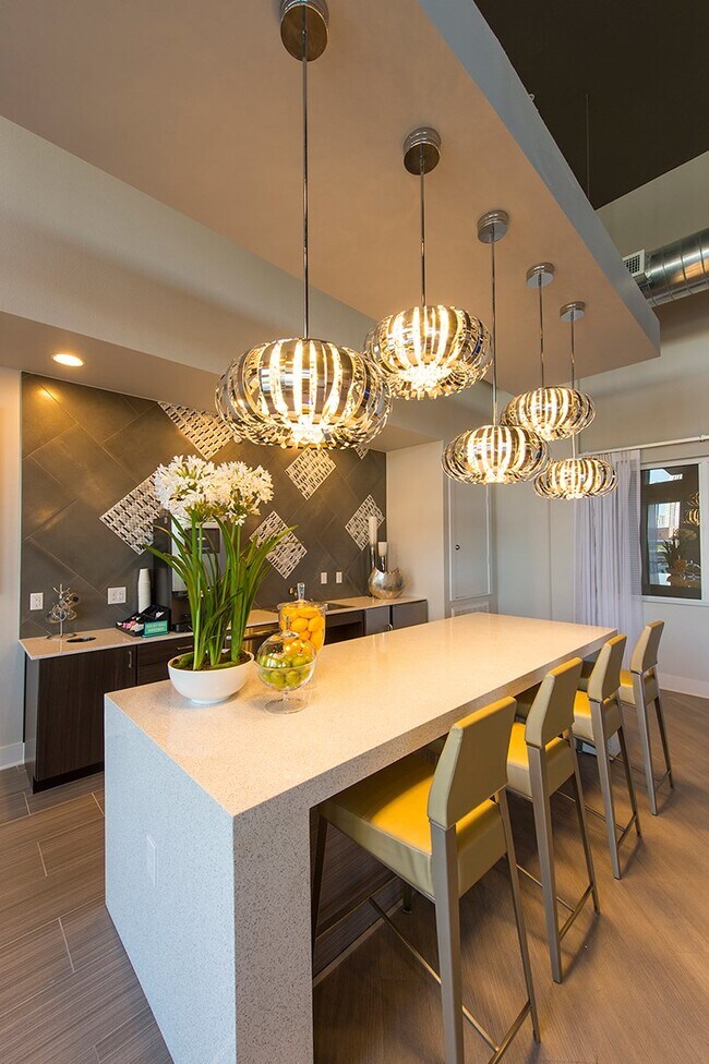 Building Photo - Elegant 1 Bedroom Apartment: Your Urban Sa...