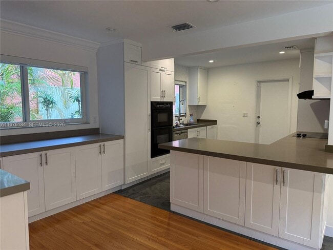 Building Photo - 1428 Ortega Ave