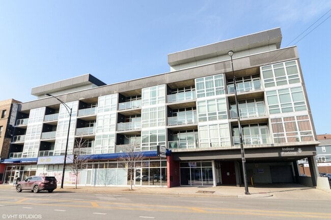 Building Photo - 1610 W Fullerton Ave