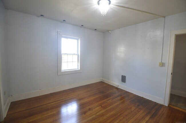 Building Photo - 61 Burr Ct