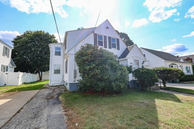 Building Photo - 435 Cilley Rd