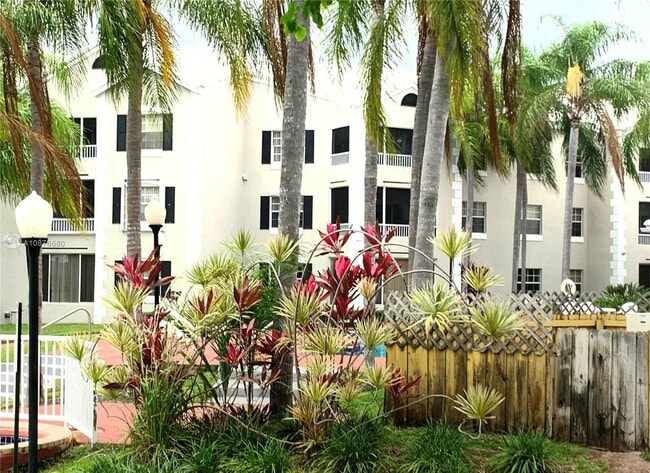 Building Photo - 2810 N Oakland Forest Dr