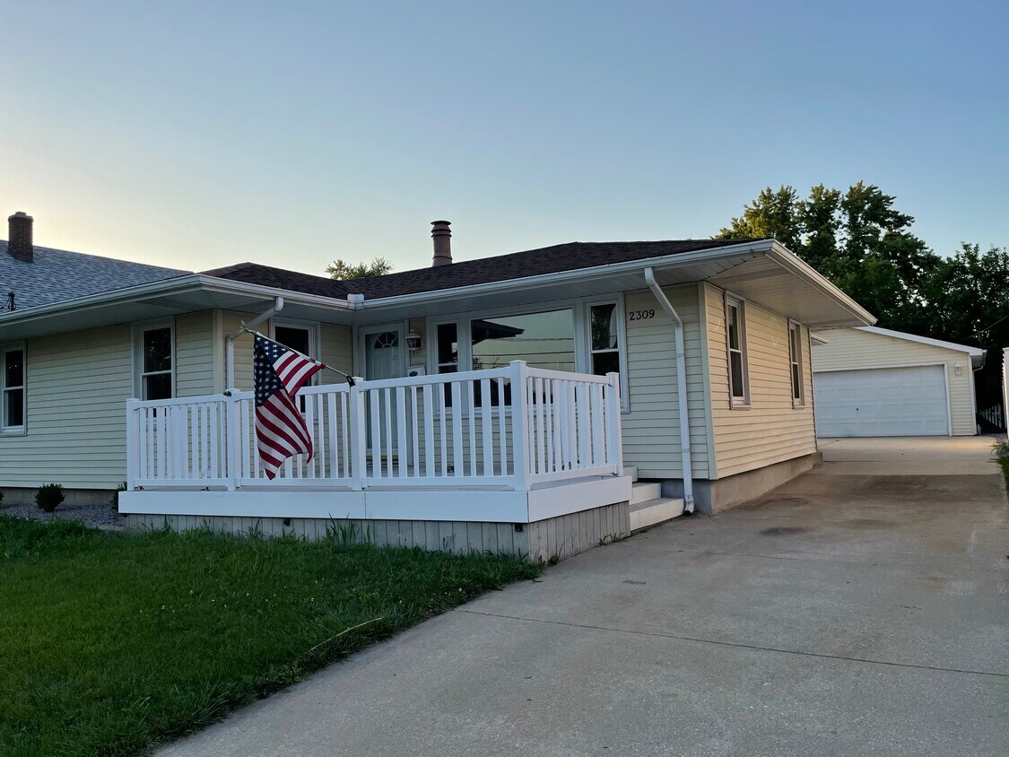 Foto principal - 2309 8th St